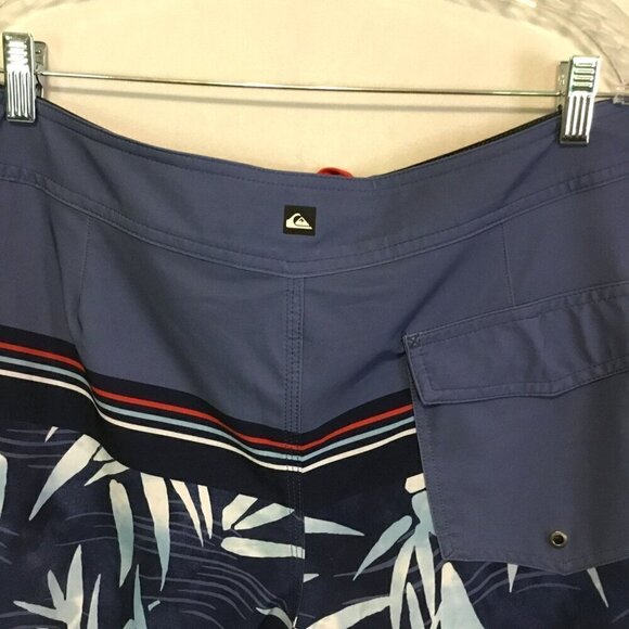 Quiksilver Men's Boardshorts Red White Blue Floral Size 34 - Picture 6 of 7